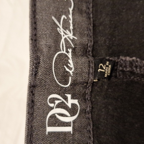 DG2 DIANE GILMAN EMBROIDERED JEANS NEW!!! - Picture 6 of 11